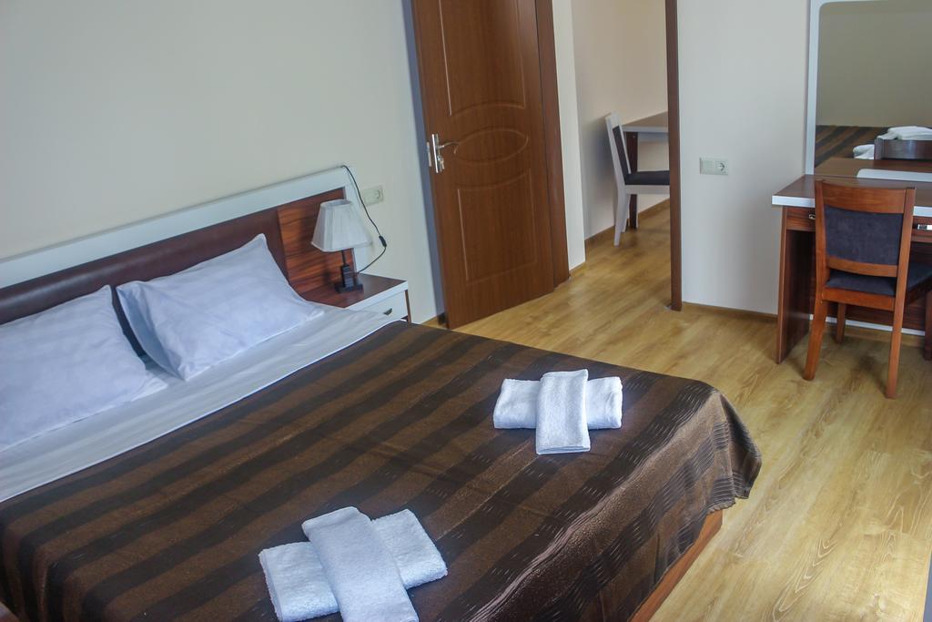 Golden Fleece Hotel Ureki Buitenkant foto