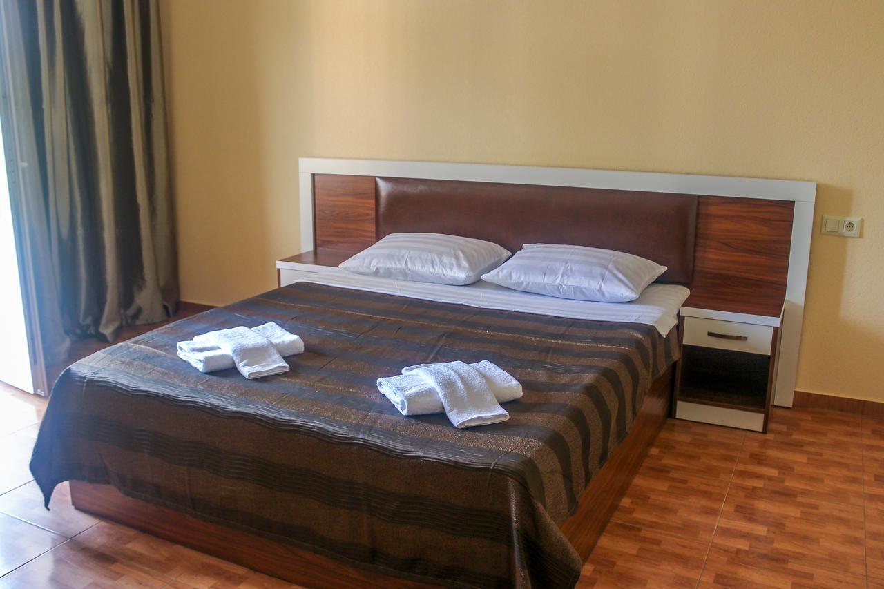 Golden Fleece Hotel Ureki Buitenkant foto